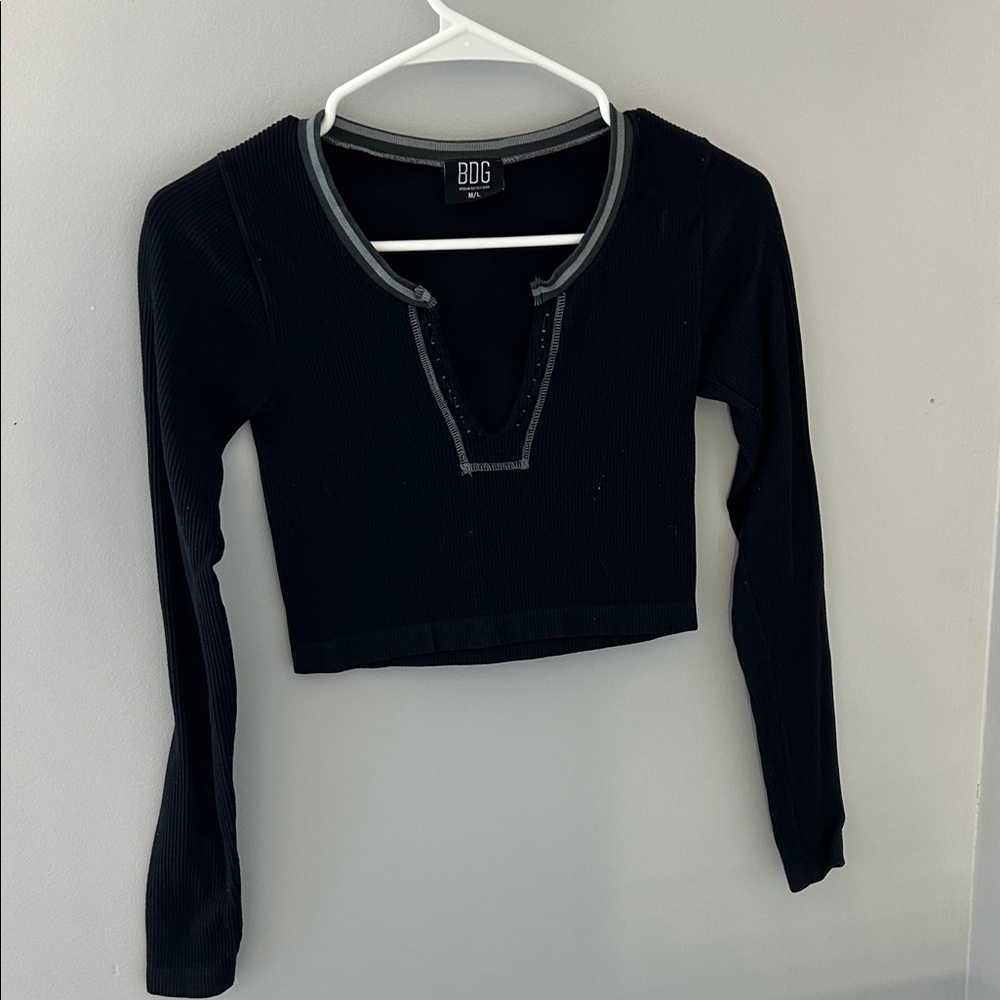 Urban Outfitters Black Ribbed V-Notch Long-Sleeve Crop Top with Gray Trim
